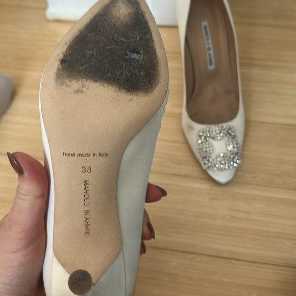 Manolo Blahnik Hangisi satin pumps 4” - Picture 3 of 8
